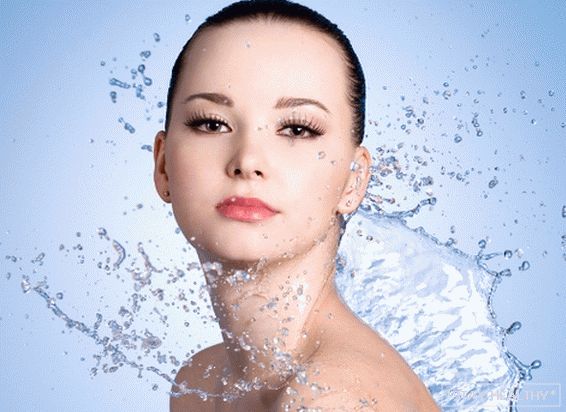 маски и лед с минеральной водой для лица