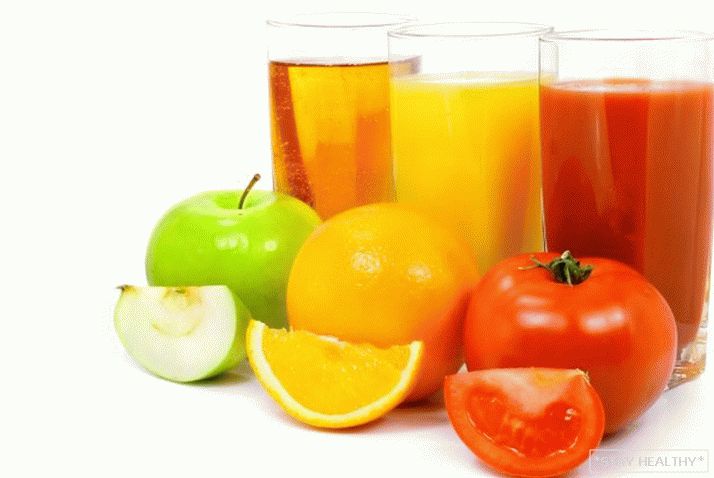 apple orange and tomato fruits with juice in glass Пітная дыета на 7 дзён