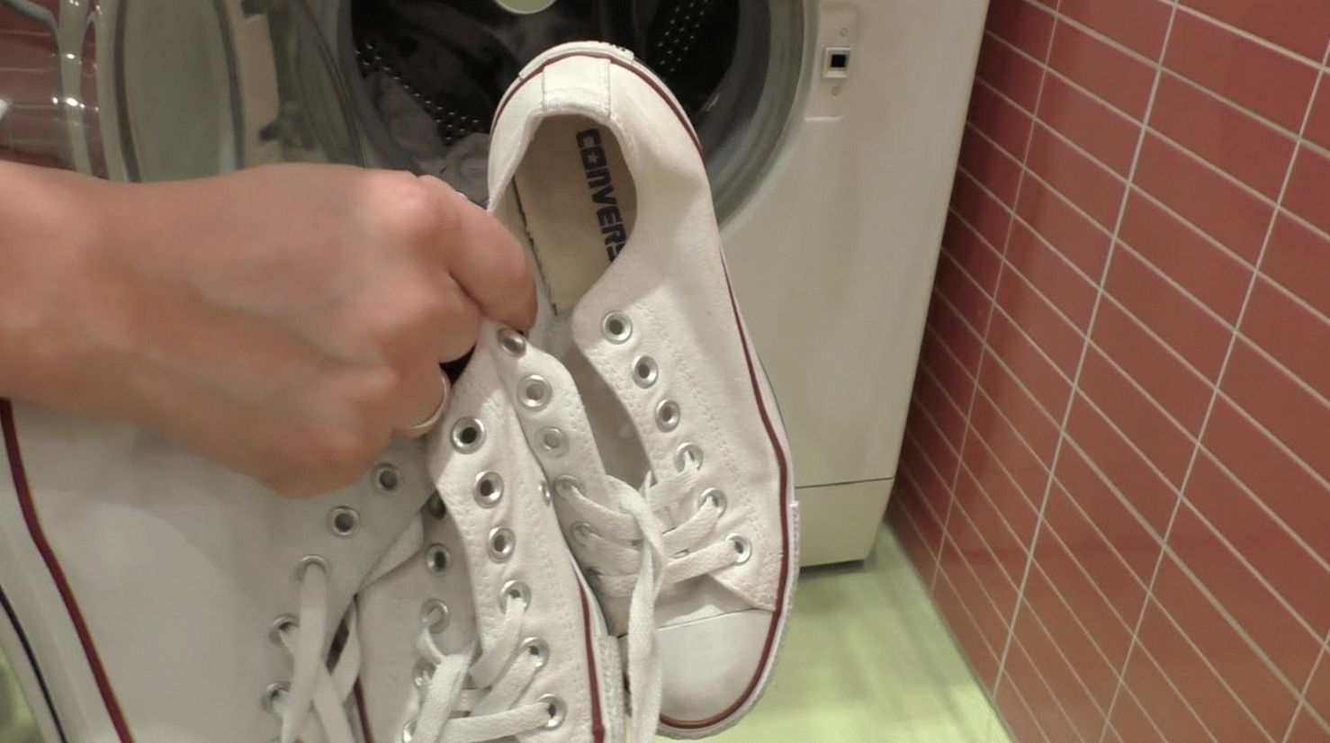 Как постирать кроссовки без стиральной машины